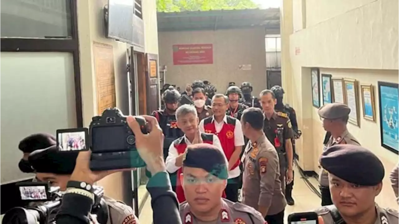 Sidang Vonis OOJ: Hendra Kurniawan dan Agus Nurpatria Tiba Barengan, Arif Rachman Nyusul