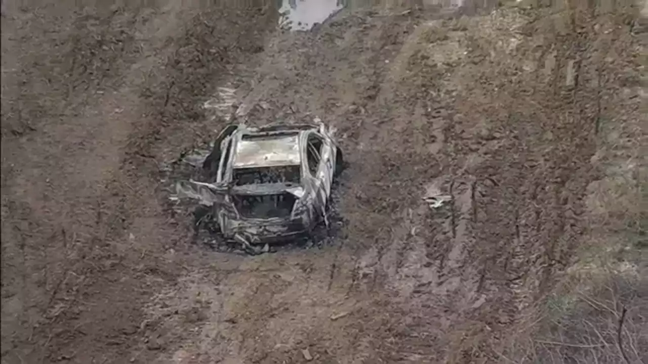 Dead body found by construction workers near burned vehicle in N. Harris County, sheriff says