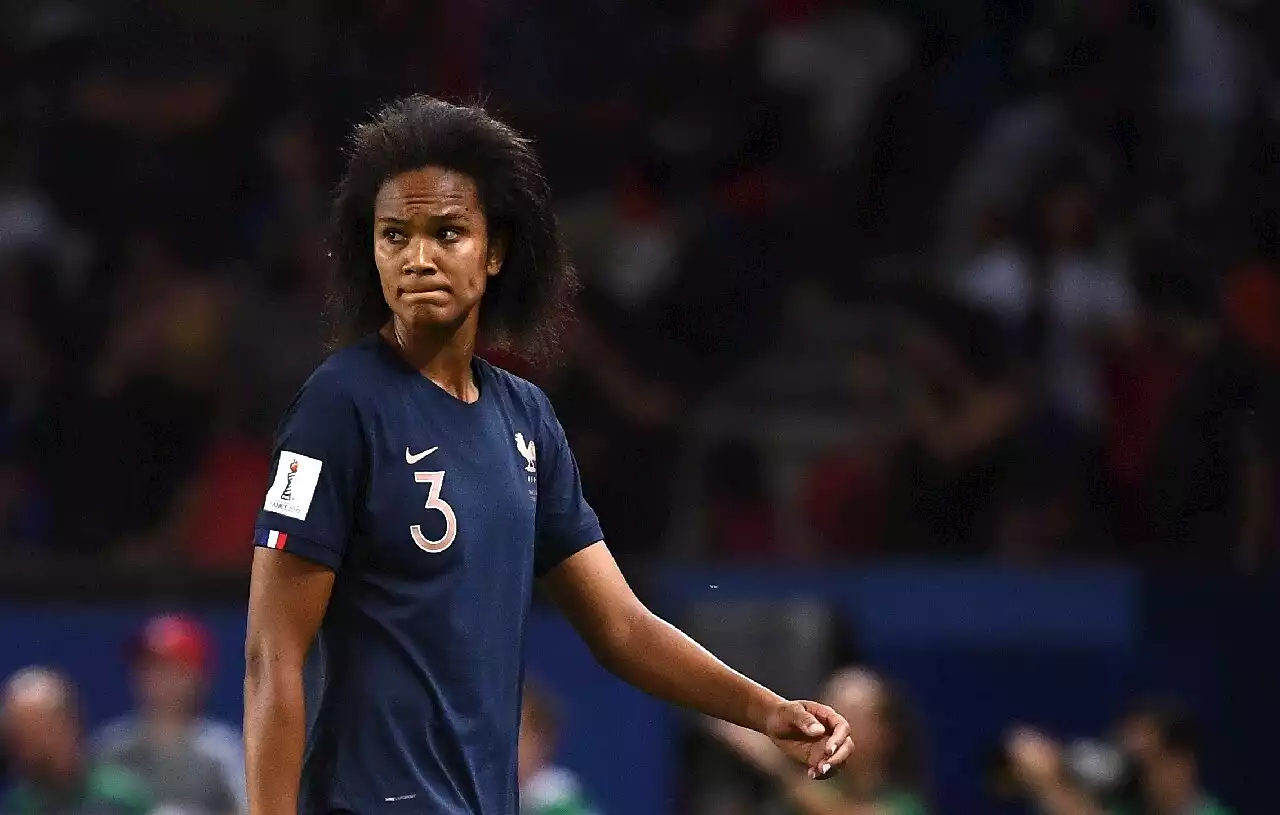 Mondial de football : trois joueuses phares des Bleues claquent la porte