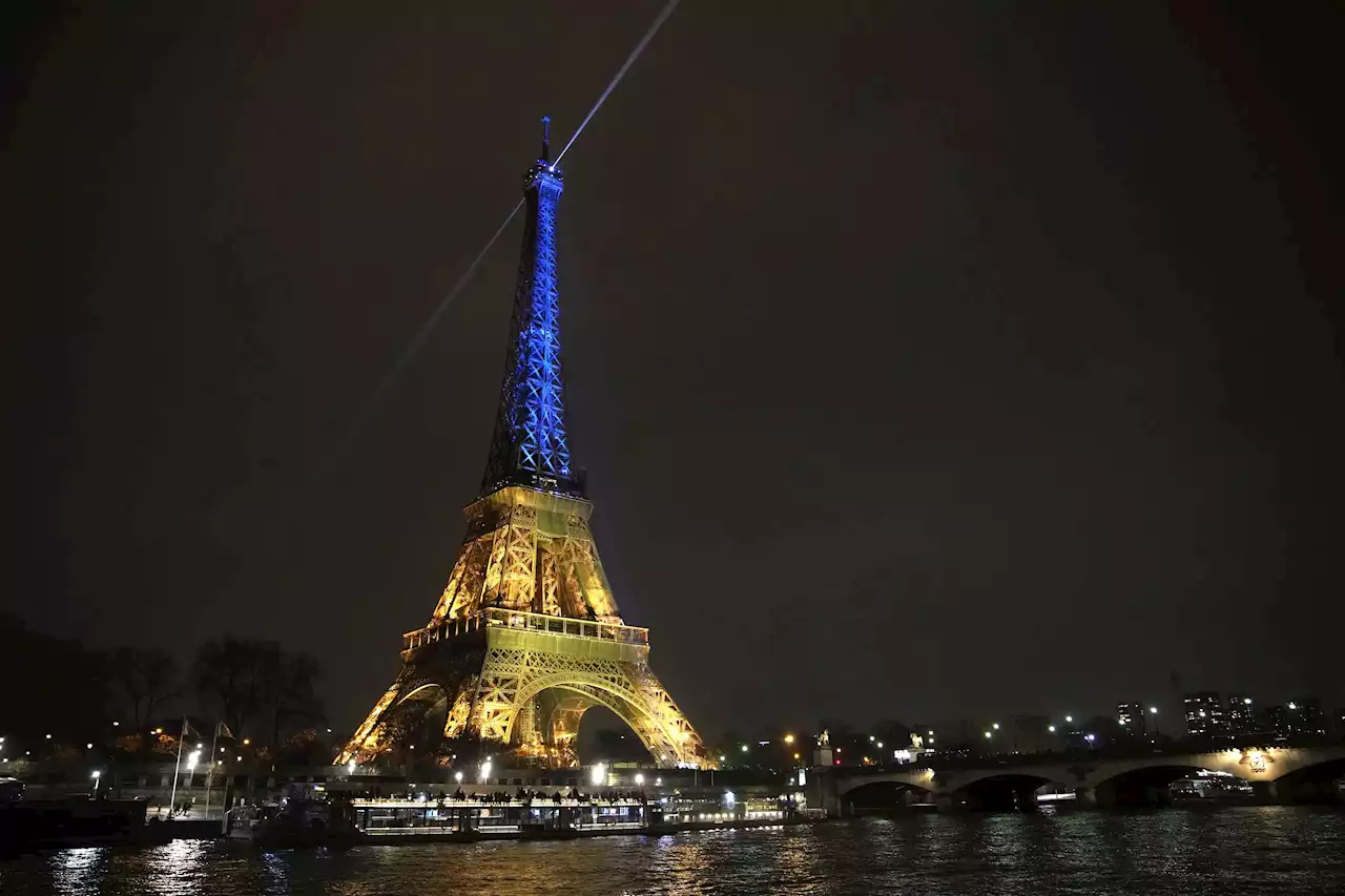 People across the world gather to mark war anniversary