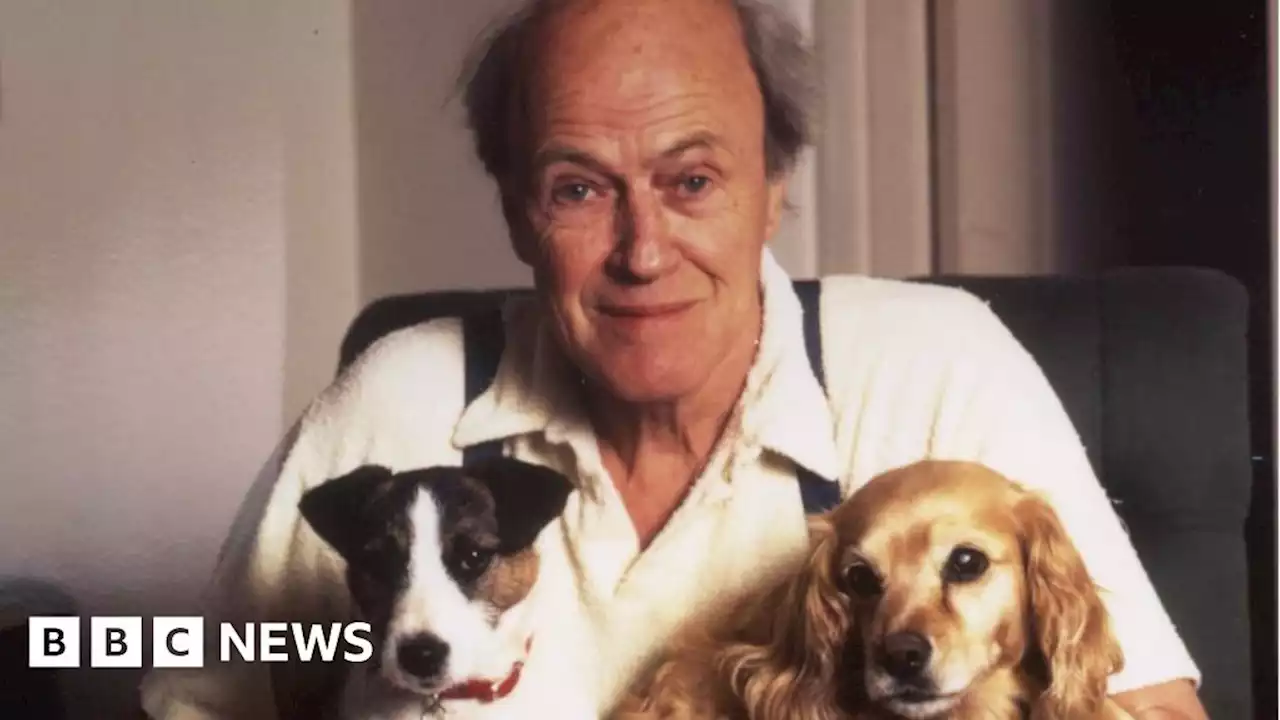 Roald Dahl: Original books to be kept in print following criticism