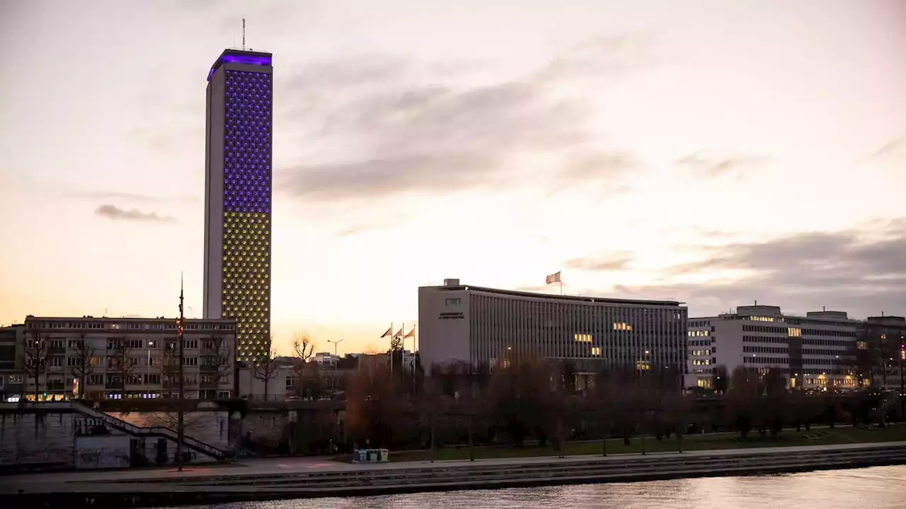 Rouen: la Tour des Archives illuminée aux couleurs de l'Ukraine