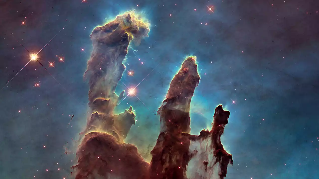 These stunning ’Pillars of Creation’ photos were captured from someone’s backyard