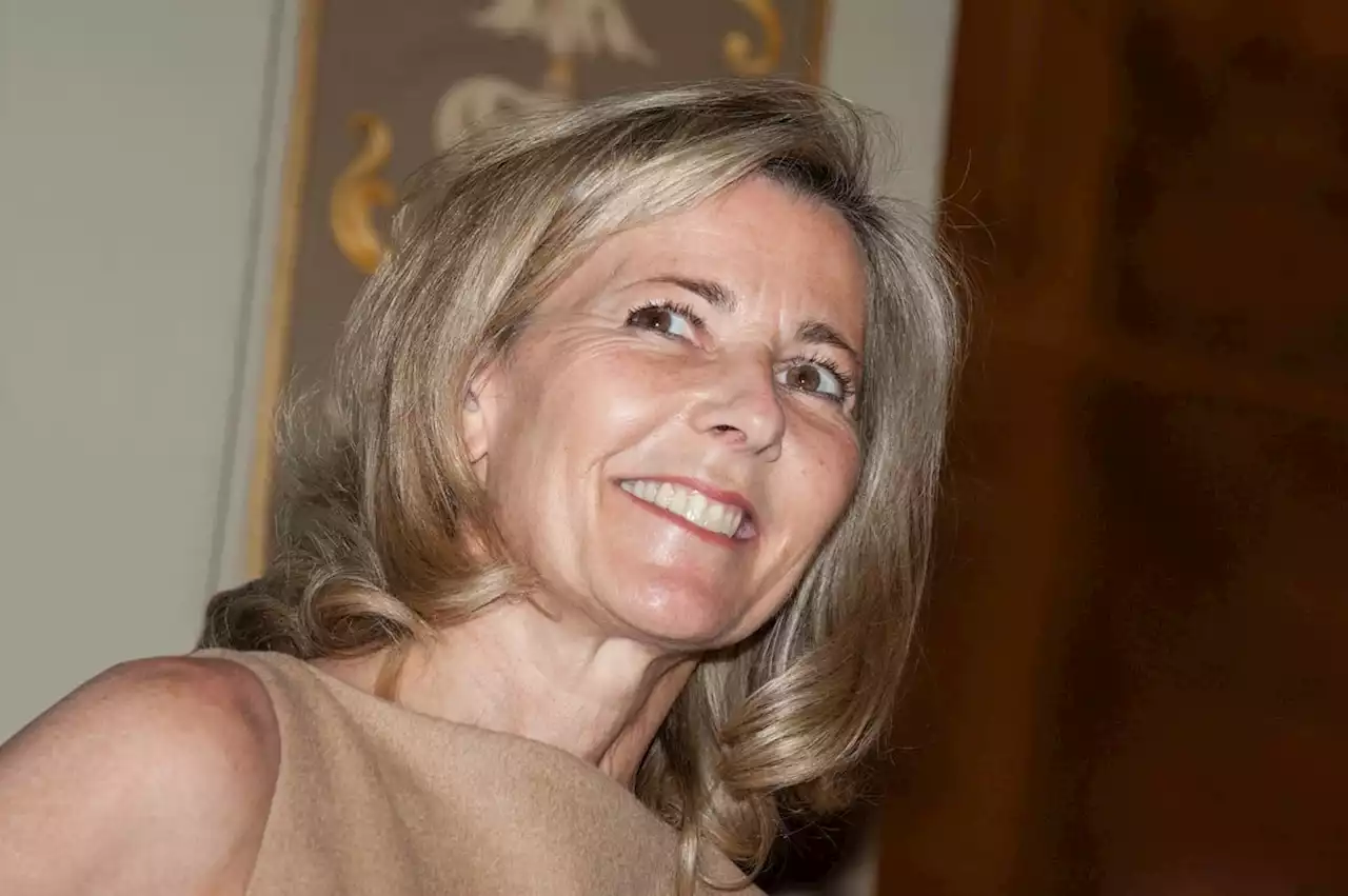 Claire Chazal, 66 ans, très séduisante en tulle et blazer (un clin d'oeil à la tenus iconique de Carrie Bradshaw dans Sex and the City)