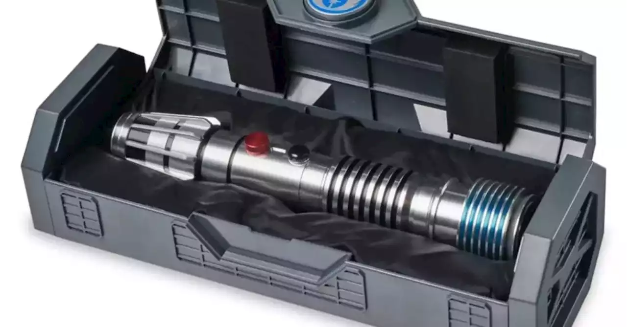 Star Wars Plo Koon Legacy Lightsaber Arrives Online From Disney