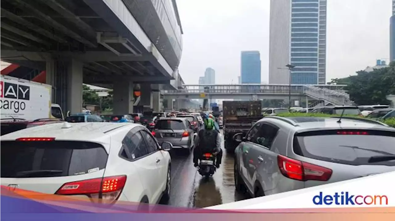 Jakarta Diguyur Hujan, Jalanan Macet!