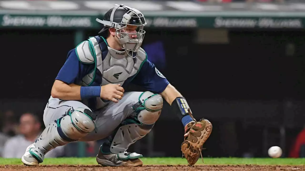 MLB catchers wary of looming robo umps amid rules changes