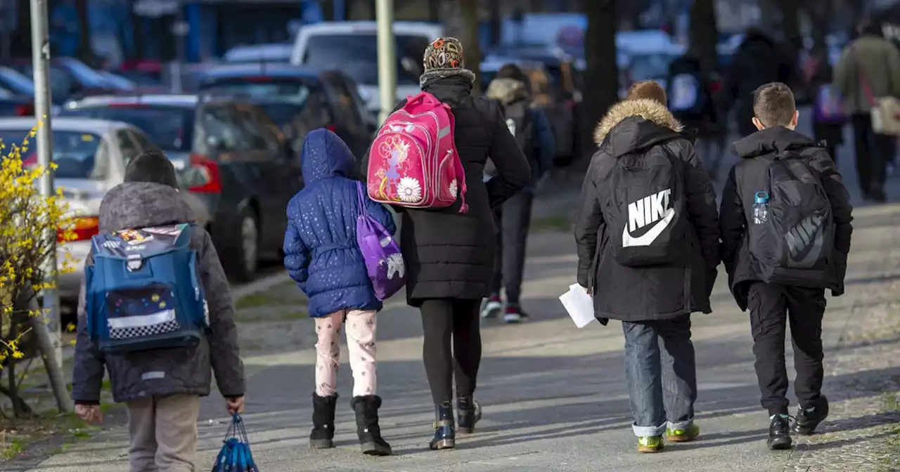 Glasgow kids 'can't afford school trips and use uniform banks' says teacher