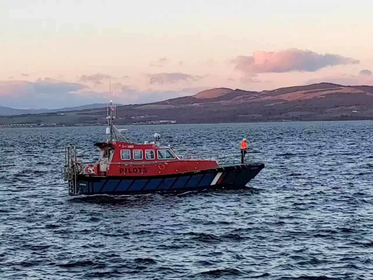 Coastguard stops emergency search after boat sinks in Clyde near Greenock