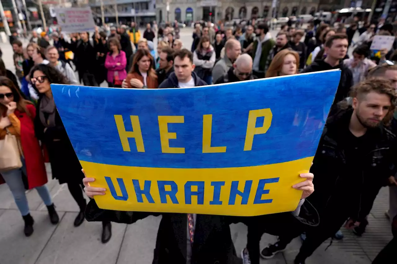 Canadians ‘Stand with Ukraine’ on one-year anniversary of Russian invasion