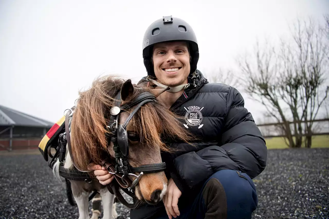 Pontus kombinerar farliga sporten med spexiga upptåg