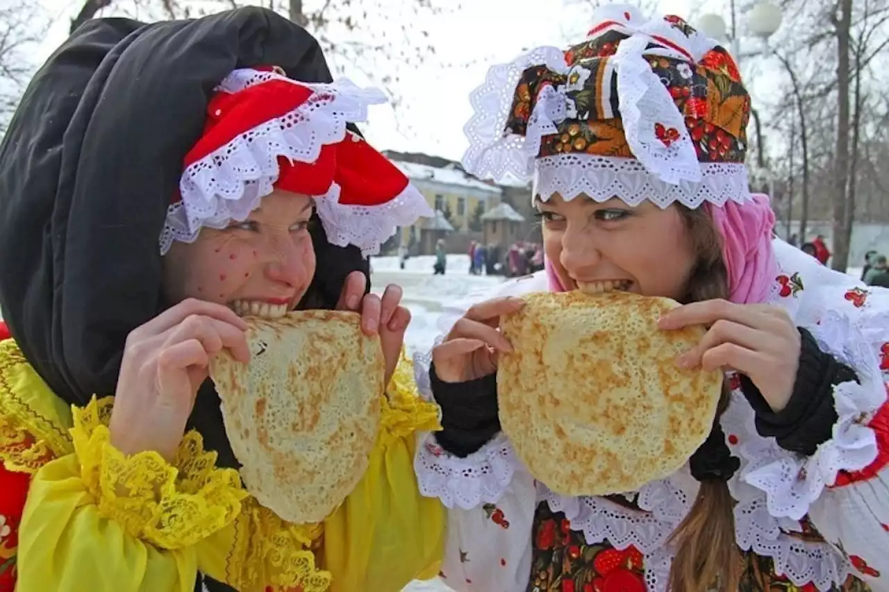 Музеи и парки Москвы приглашают всех желающих проводить Масленицу песнями и хороводами