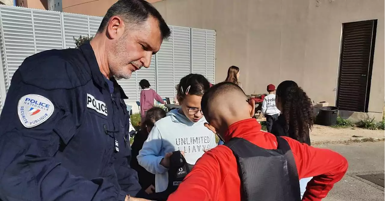 Martigues : des jeunes plongés dans l'univers de la police nationale