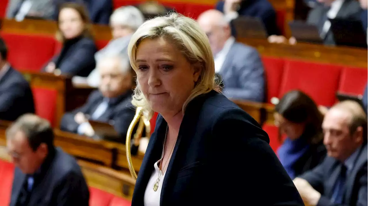 Marine Le Pen renonce à se faire rembourser le flocage de ses bus de campagne