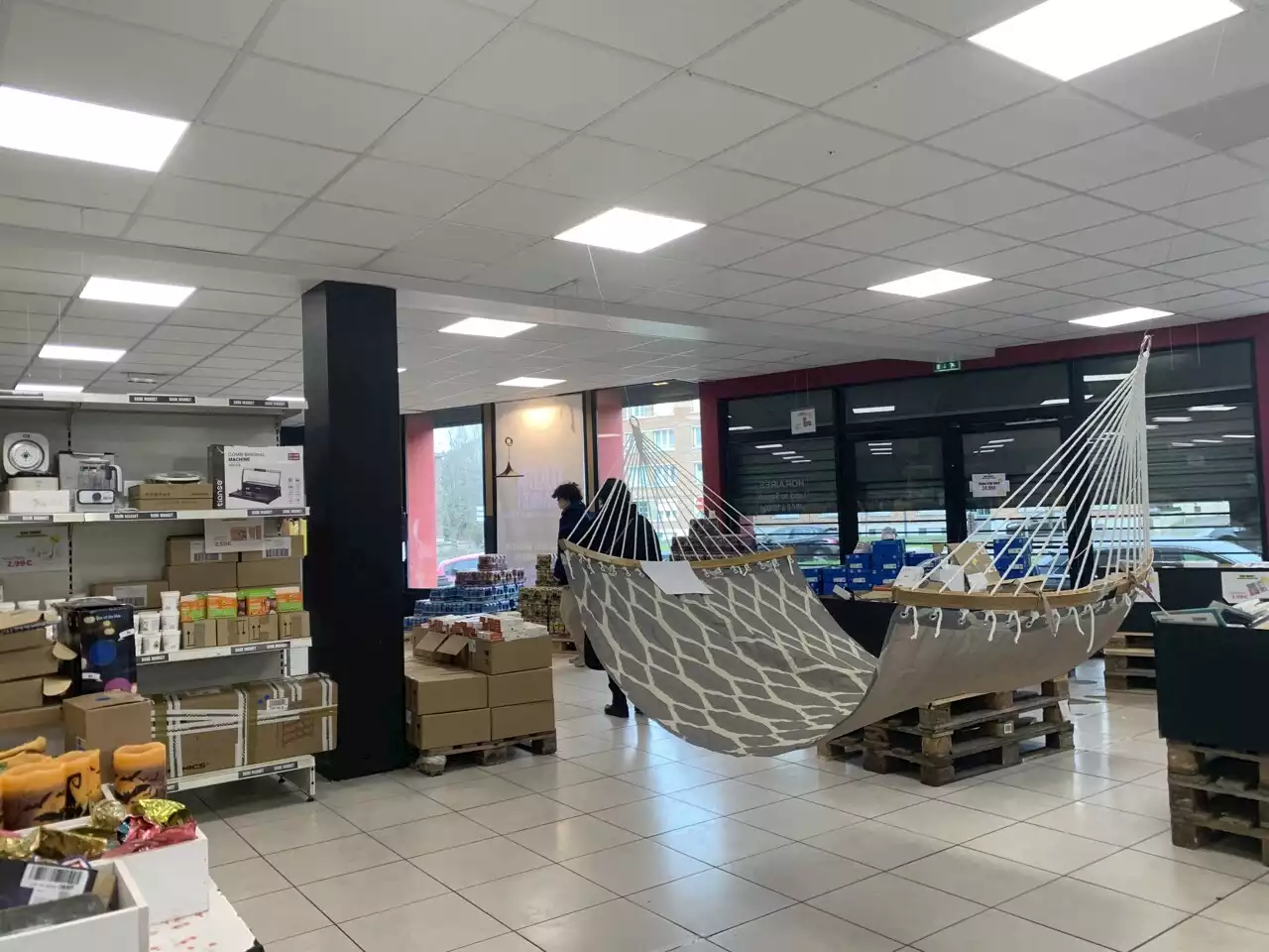 Amazon, Pimkie... Un nouveau centre de déstockage a ouvert à Tourcoing