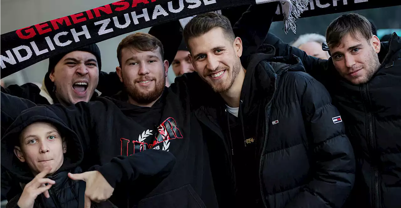 Stadioneröffnung: Die Fans kehrten auf die Gugl zurück