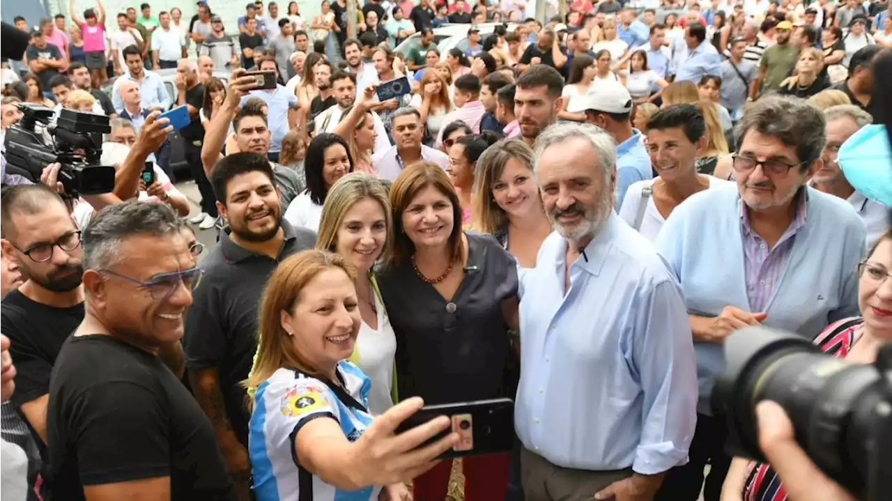 Patricia Bullrich acompañó a Joaquín de la Torre en su recorrida por San Miguel y José C. Paz