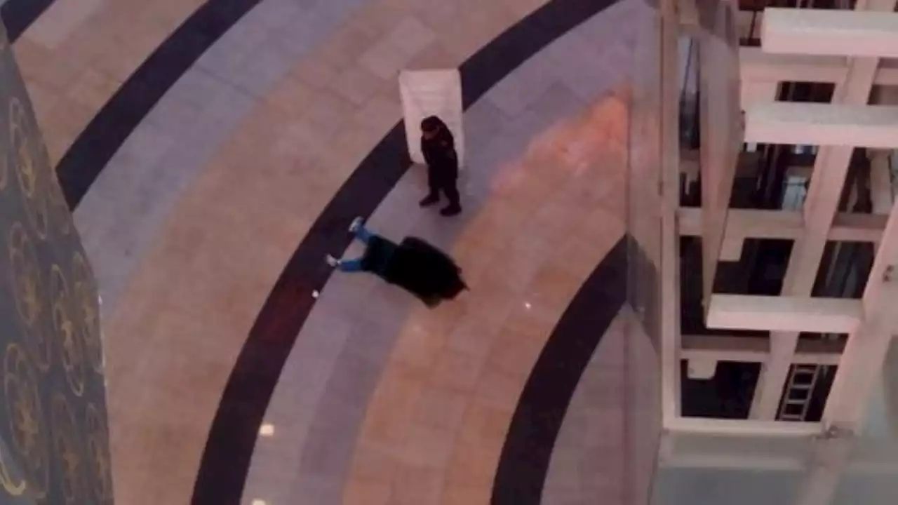 Mujer cae del segundo piso del centro comercial Fórum Buenavista