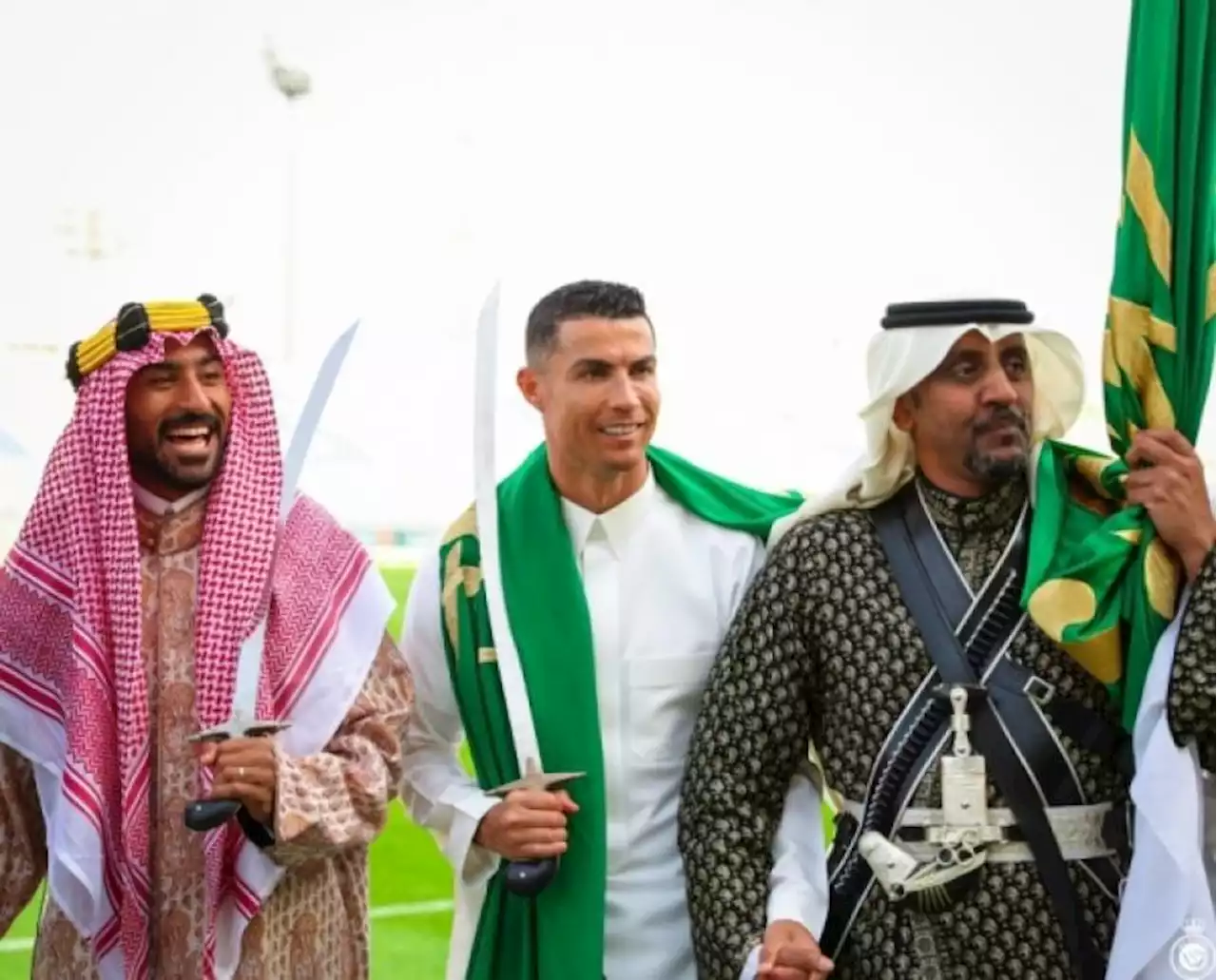 Dengan Pakaian Tradisional Arab, Ronaldo Menari di Hari Berdirinya Arab Saudi |Republika Online