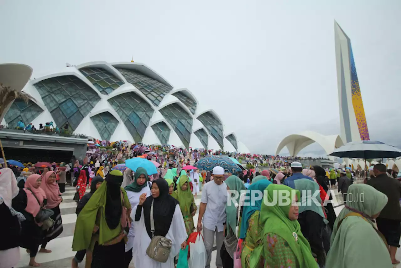 Masjid Raya Al Jabbar Bandung Ditutup Sementara Hingga Maret |Republika Online