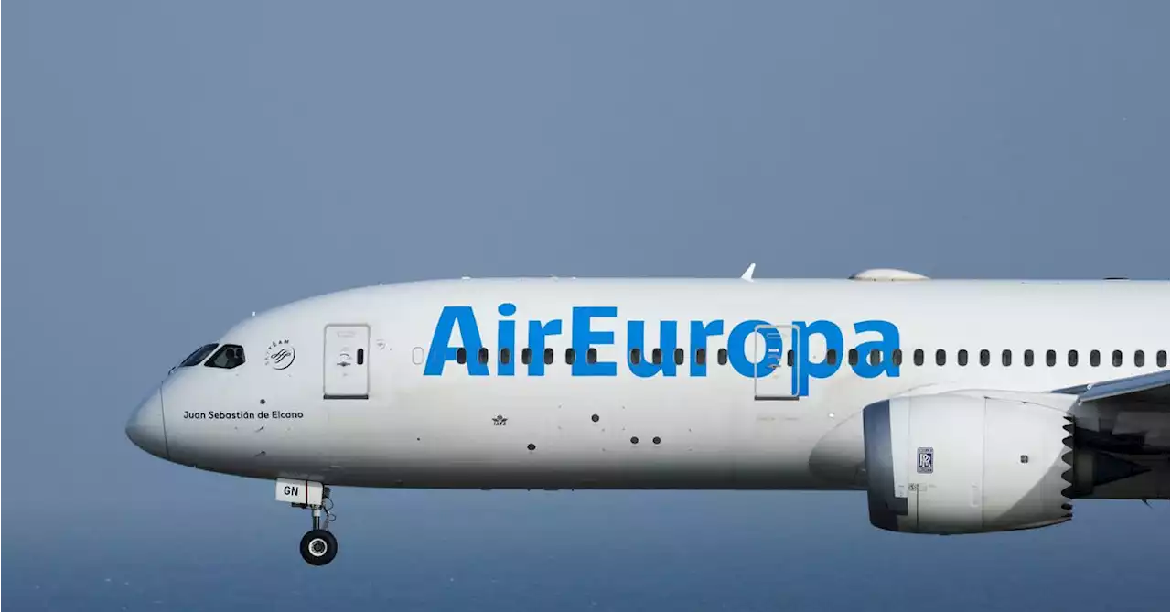 IAG agrees to buy 80% stake in Air Europa for 400 mln euros