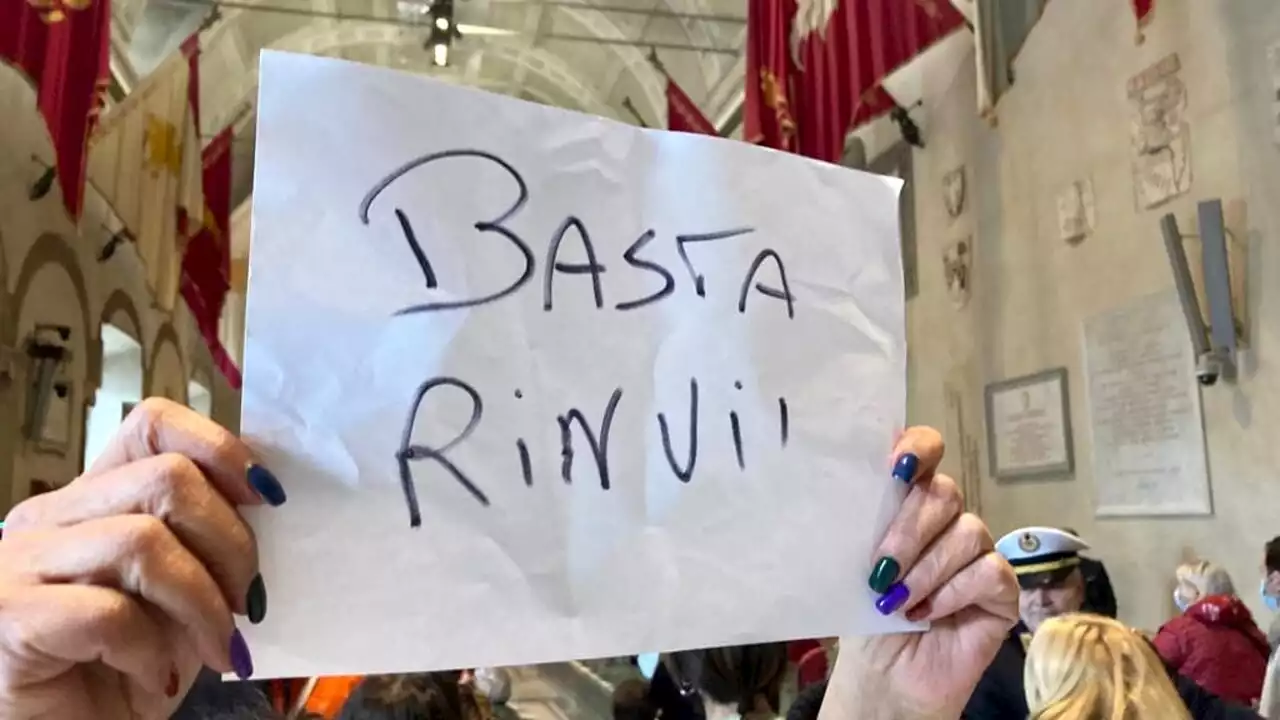 Autorecupero, 15 anni di ritardi: le famiglie irrompono in consiglio e chiedono un cambio di passo