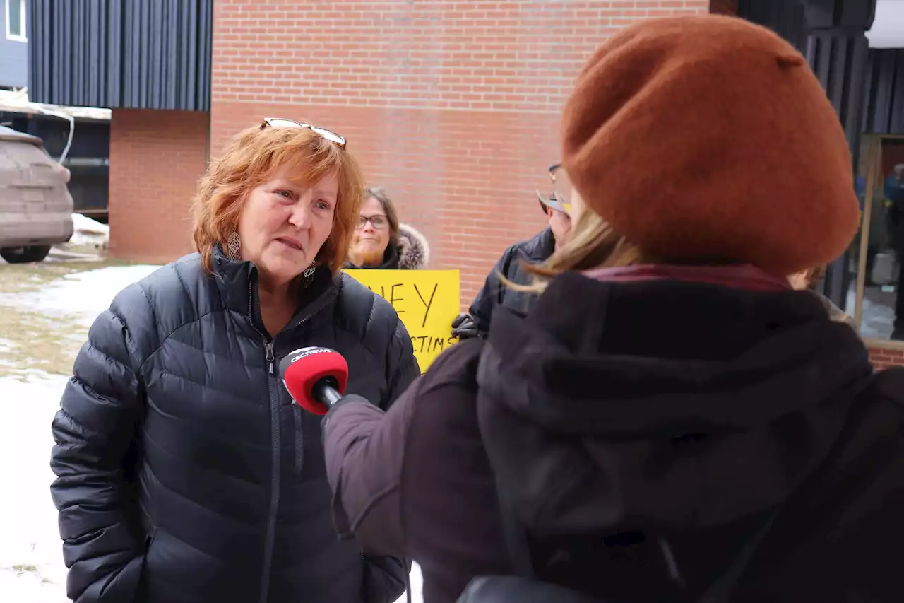 P.E.I. protesters say they lost thousands of dollars when Dawson Funeral Home closed | SaltWire