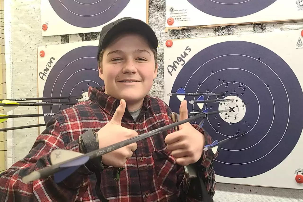 Young archer splits own bull's-eye with rare 'Robin Hood shot'