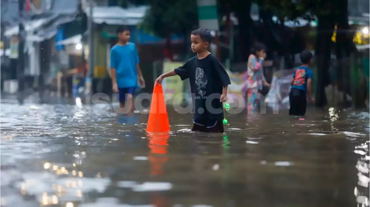 Hujan Deras Guyur Jakarta Sejak Dini Hari, Enam Ruas Jalan dan Delapan RT Kebanjiran