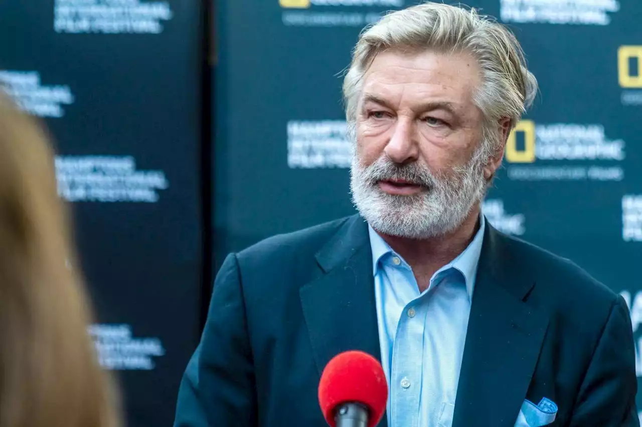 Tir mortel sur un tournage : Alec Baldwin plaide non coupable d’homicide involontaire