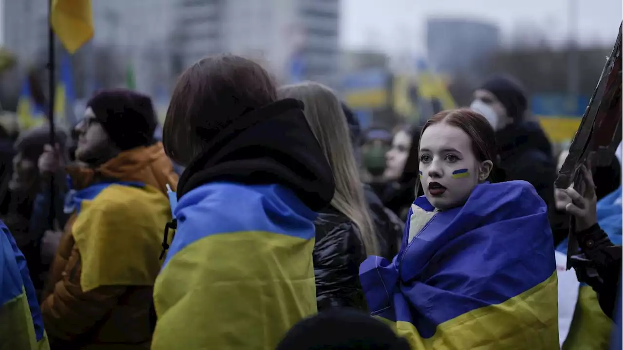 Eine Stadt zeigt Flagge: Wie Berlin dem Jahrestag des russischen Angriffs auf die Ukraine gedachte