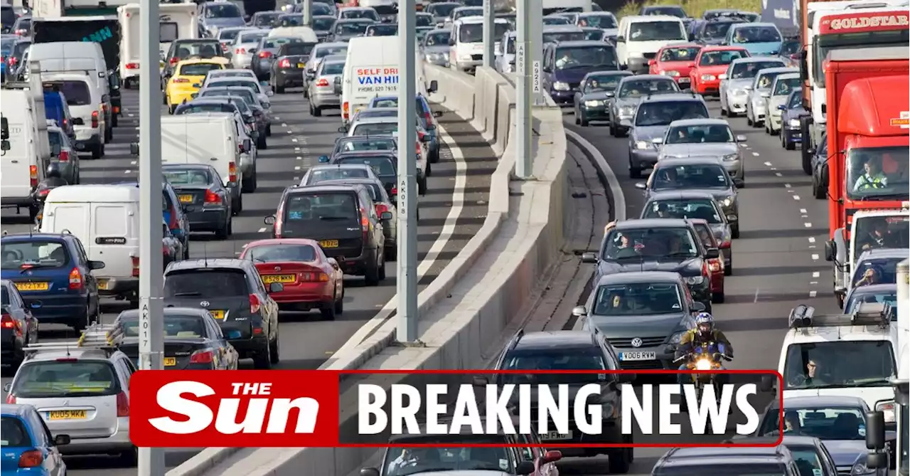 M25 blocked after pile-up with air ambulance called as cops say to avoid area