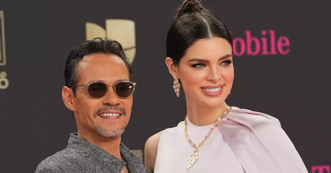 Marc Anthony gives his wife's baby bump a sweet kiss after Premio Lo Nuestro win