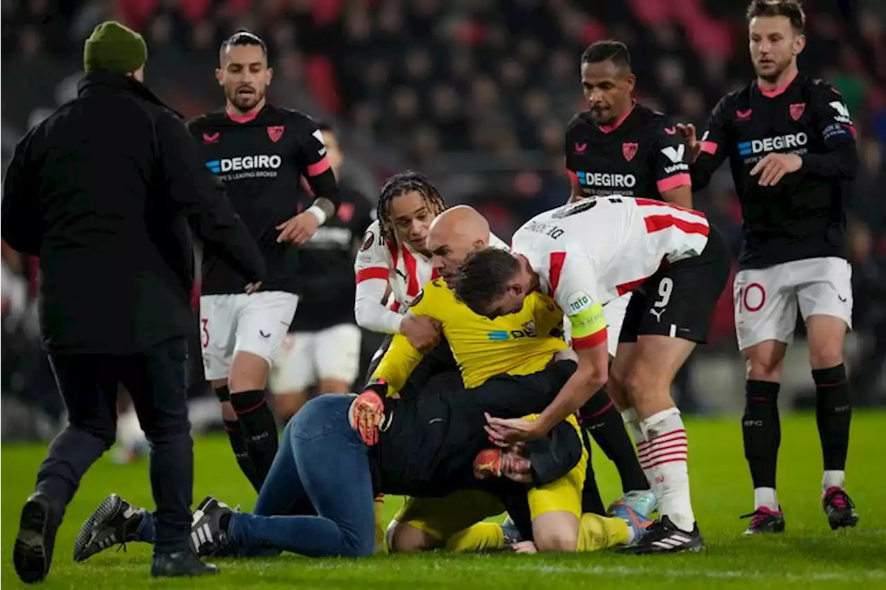 PSV-fan op het veld had stadionverbod; hoe kan dat?