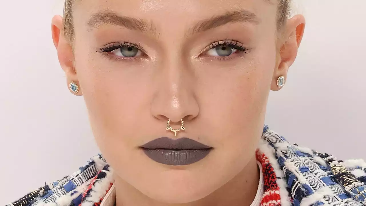 Gigi Hadid's Eyelashes Practically Disappeared at Her Latest Runway Show