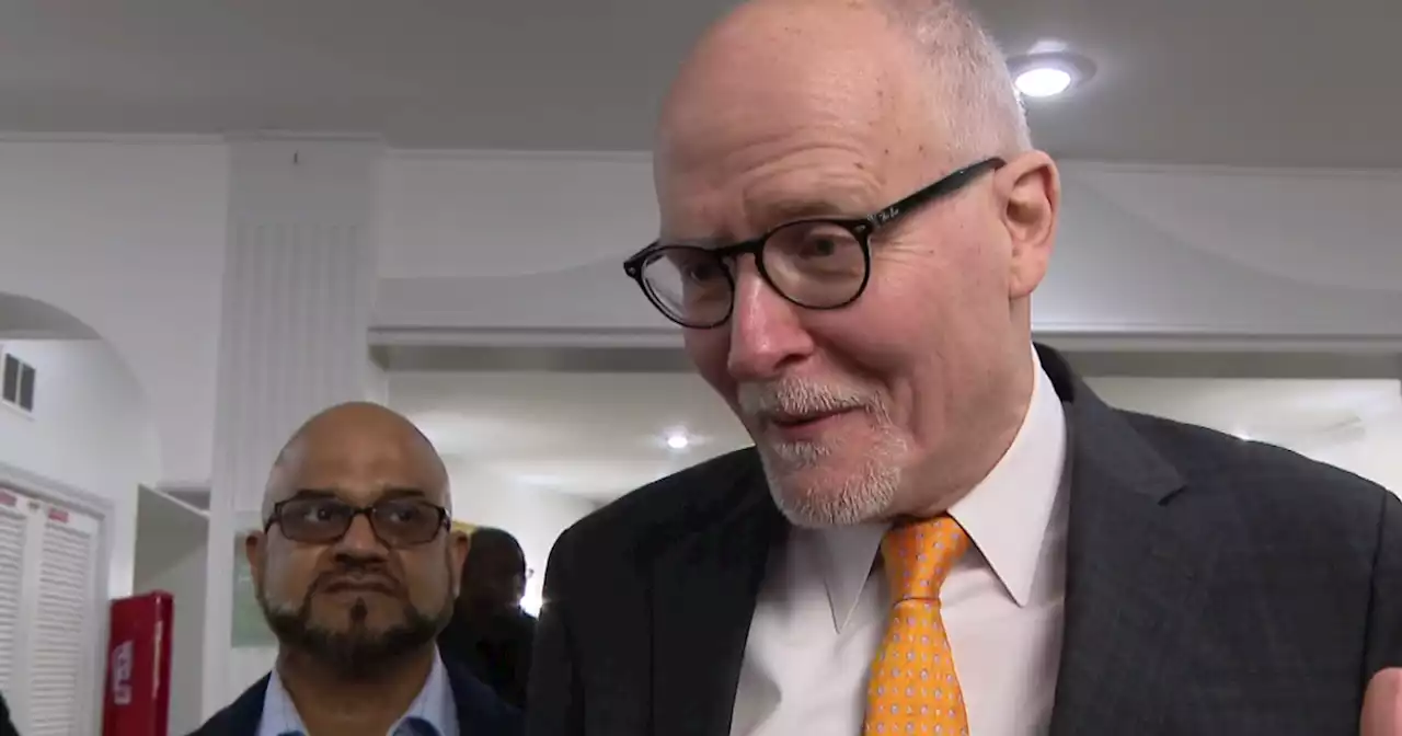 Four days before mayoral election, Paul Vallas embroiled in controversy over Twitter 'likes'