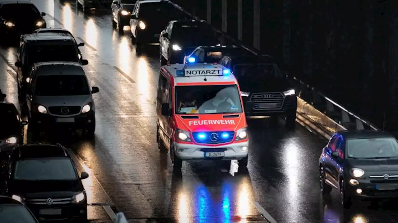 Zwei Schwerverletzte bei Unfall am Schönefelder Kreuz