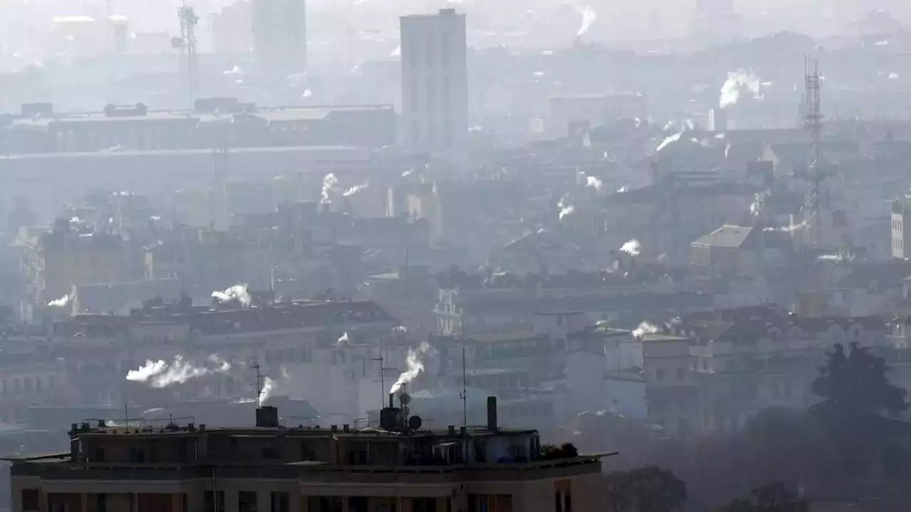 Causa di un cittadino contro il Comune di Milano e la Regione Lombardia: «Mi sono ammalato per troppo smog»