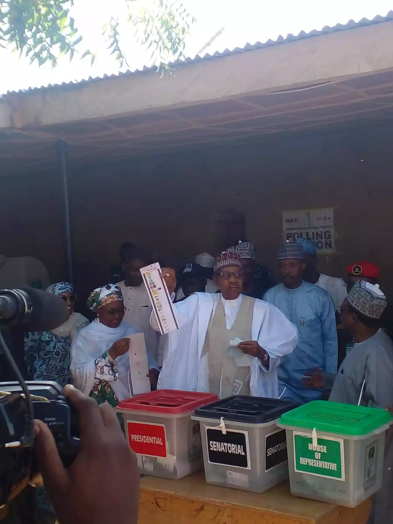 Nigeria Decides: Buhari votes Tinubu in Daura, predicts victory for APC