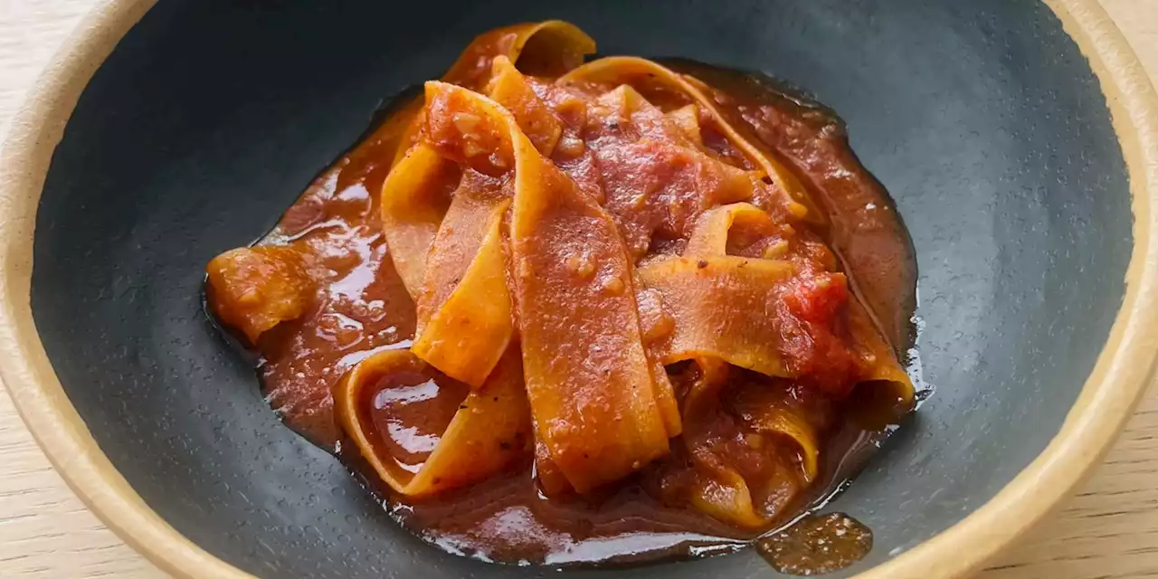 Tagliatelles de Salsifis all’arrabbiata du chef Zac Gannat de chez Lolo Bistrot à Paris