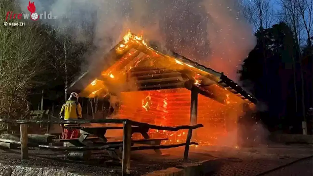 Schweiz: Vollbrand einer Waldhütte in Stadel