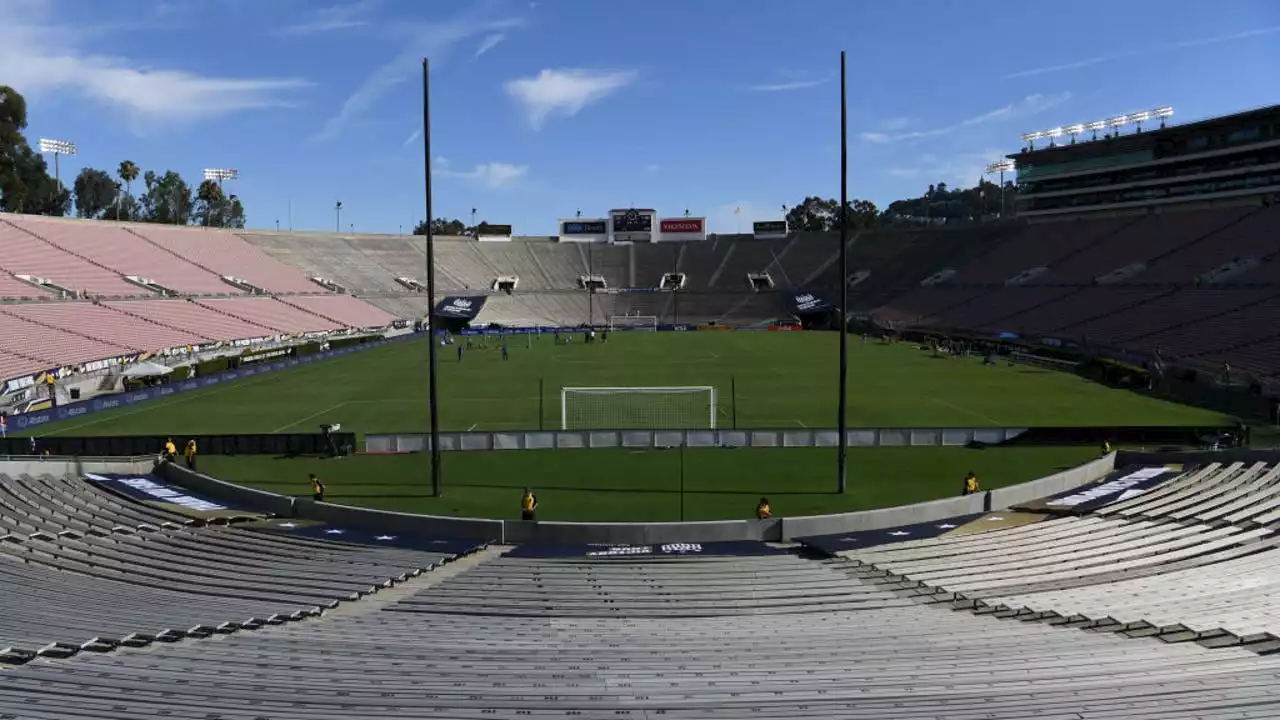 LA Galaxy-LAFC El Tráfico match at Rose Bowl postponed due to weather