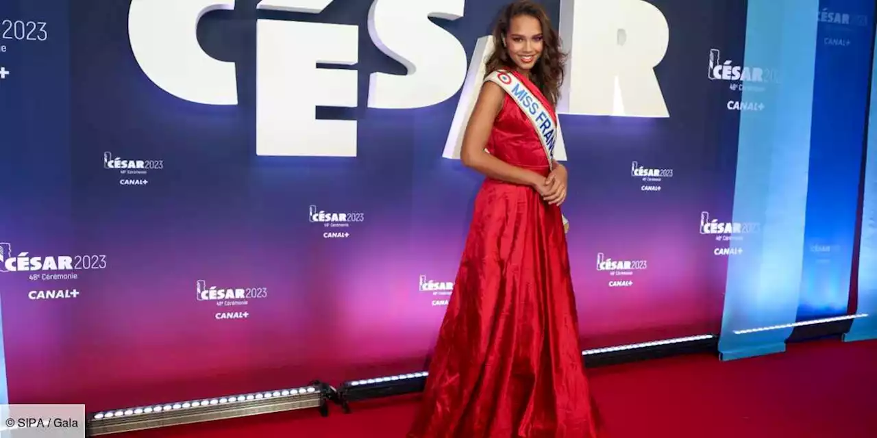 PHOTOS – César 2023 : Indira Ampiot (Miss France 2023) sublime dans une robe rouge flamboyante - Gala