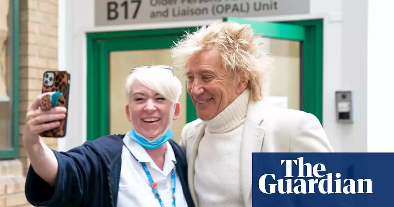 Rod Stewart visits Essex hospital and pays for day of patients’ MRI scans