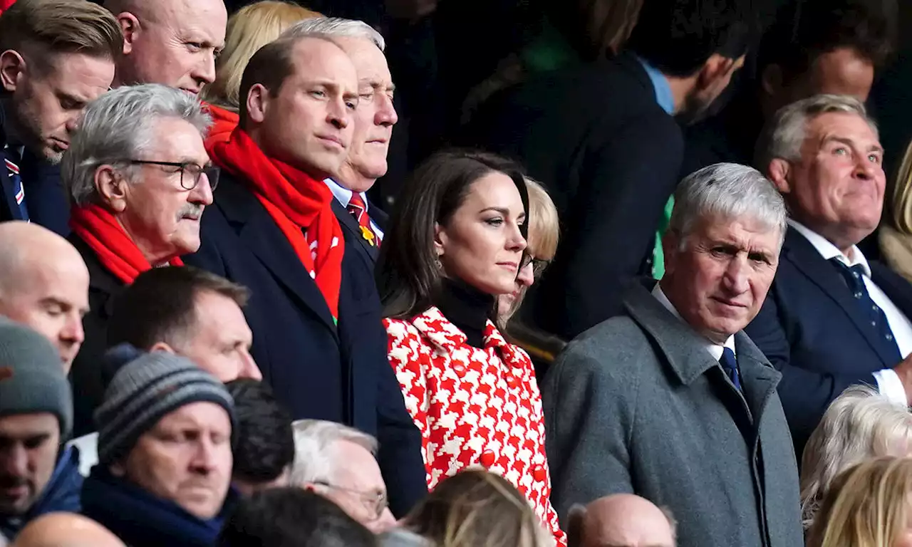 Prince William and Kate Middleton sing Welsh national anthem for first time