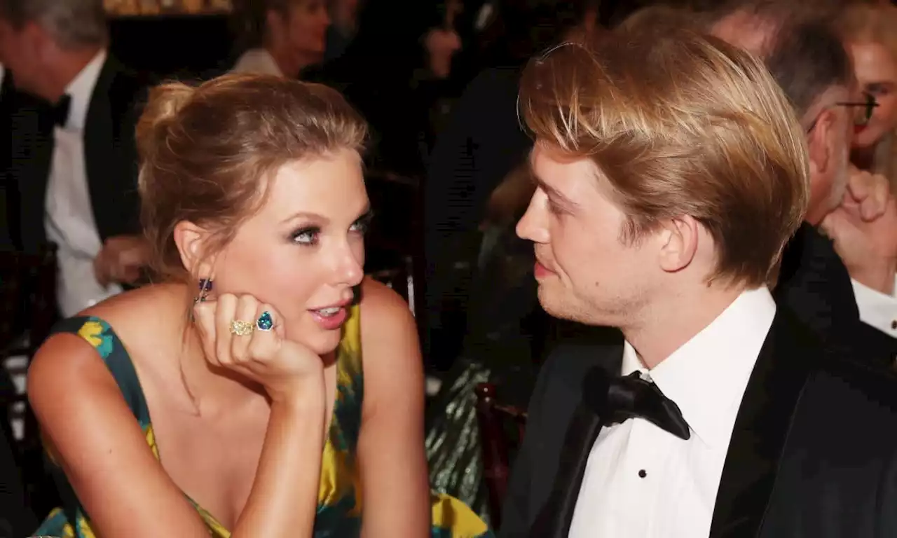 Taylor Swift's boyfriend Joe Alwyn breaks internet as he shares rare picture with one of her best friends