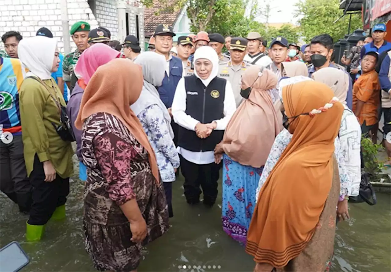 Dikunjungi Gubernur Khofifah, Emak-Emak Wadul Musibah Banjir