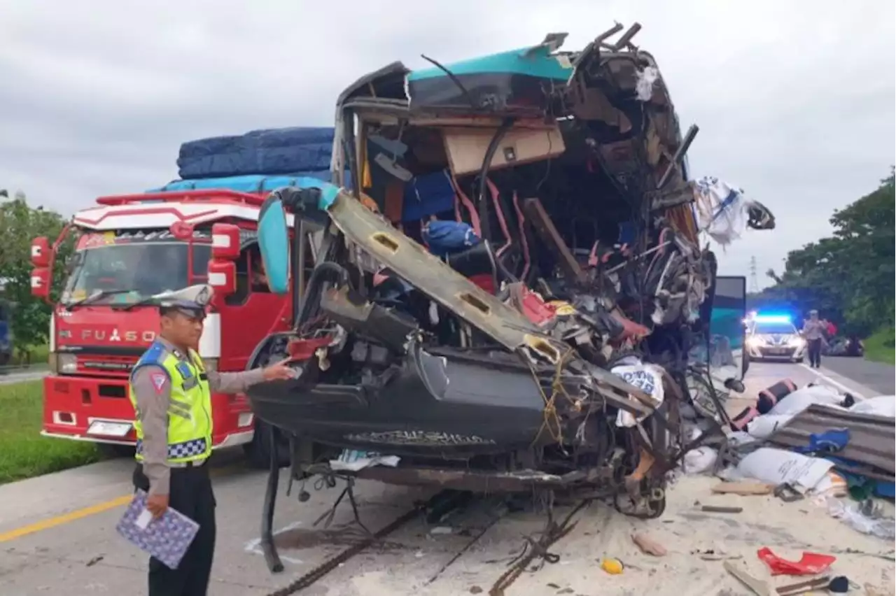 Kecelakaan Maut Bus Habibah vs Truk di Tol Cipali KM 186, 5 Orang Tewas