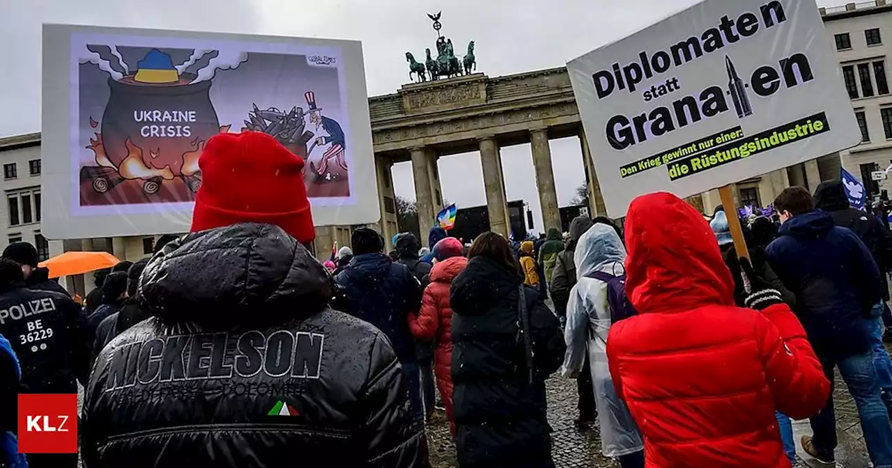 Schwarzer und Wagenknecht riefen auf: Tausende bei Berliner Demo für Friedensverhandlungen mit Russland | Kleine Zeitung