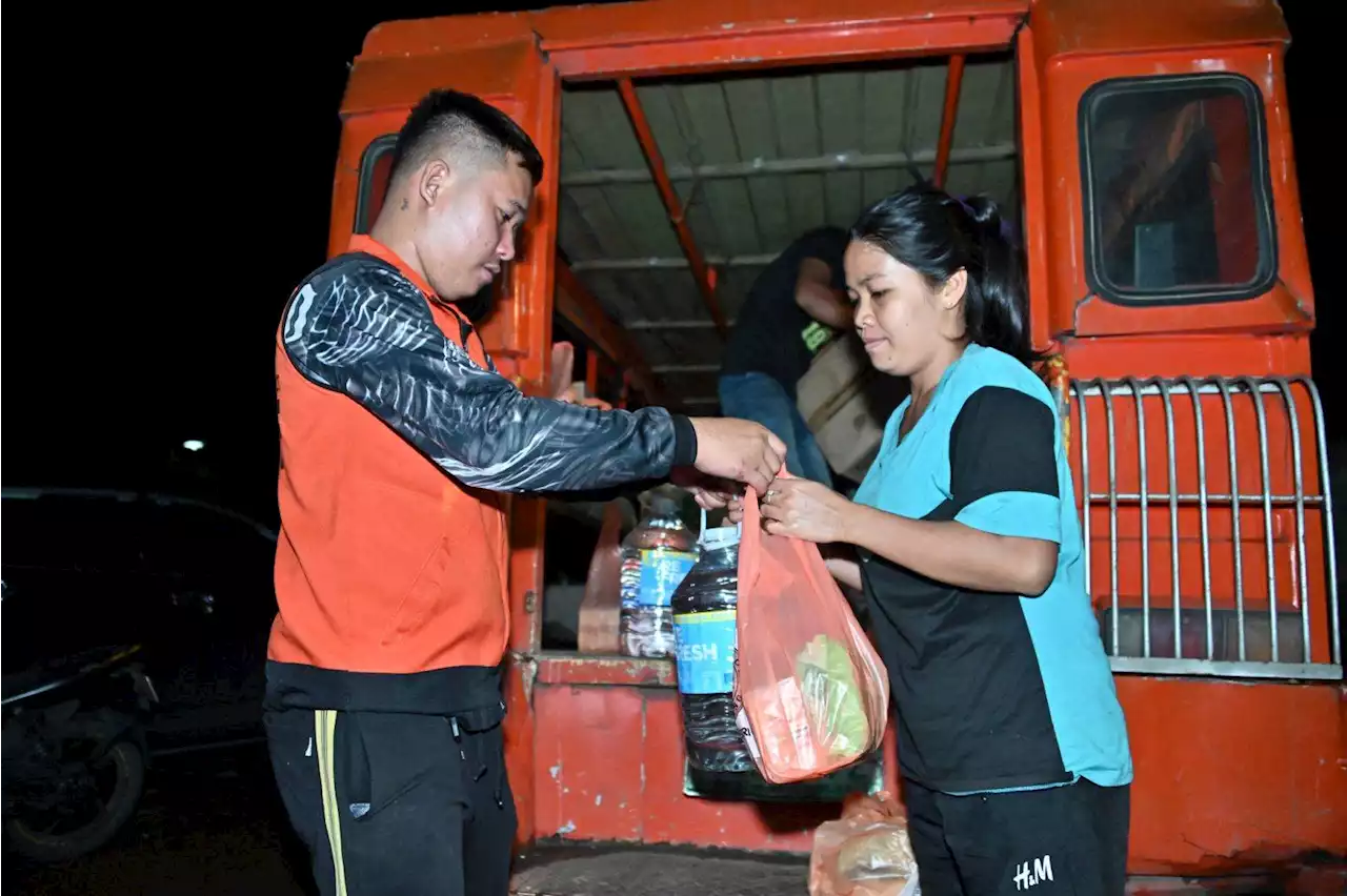 Flash flood victims in Davao City receive relief aid